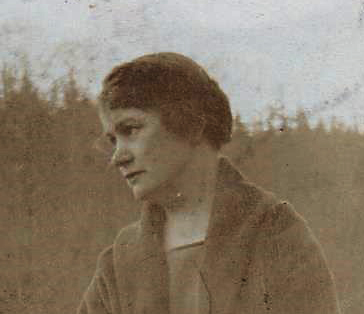 Photo of photos/Mary MacDonald 1886-1988 portrait crop
